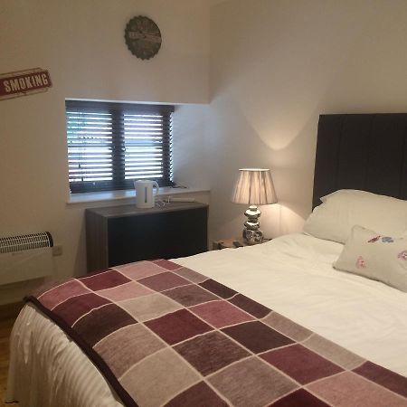 The Radnor Arms Hotel Malmesbury Ngoại thất bức ảnh