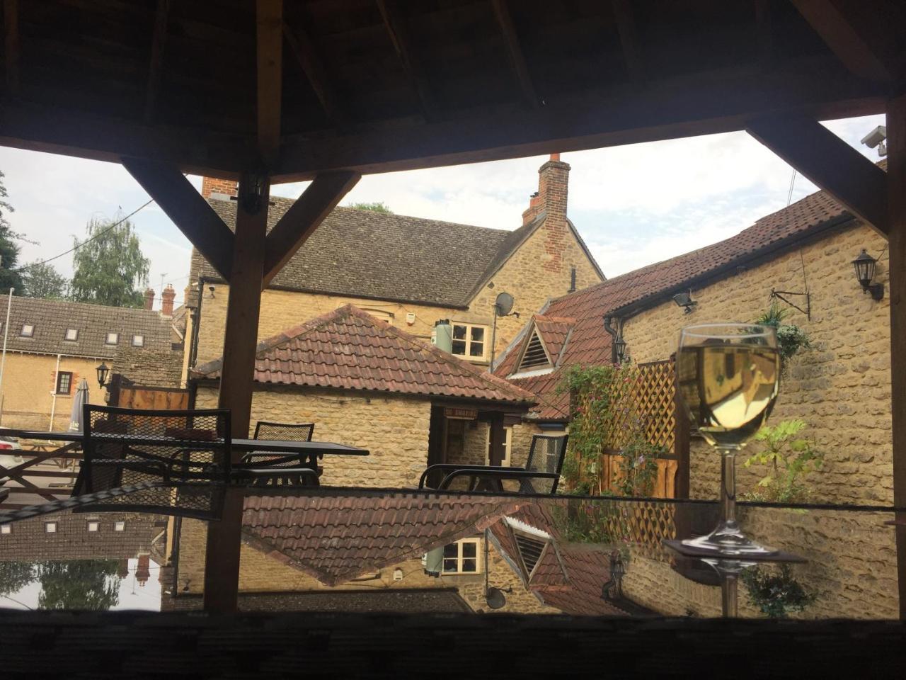 The Radnor Arms Hotel Malmesbury Ngoại thất bức ảnh
