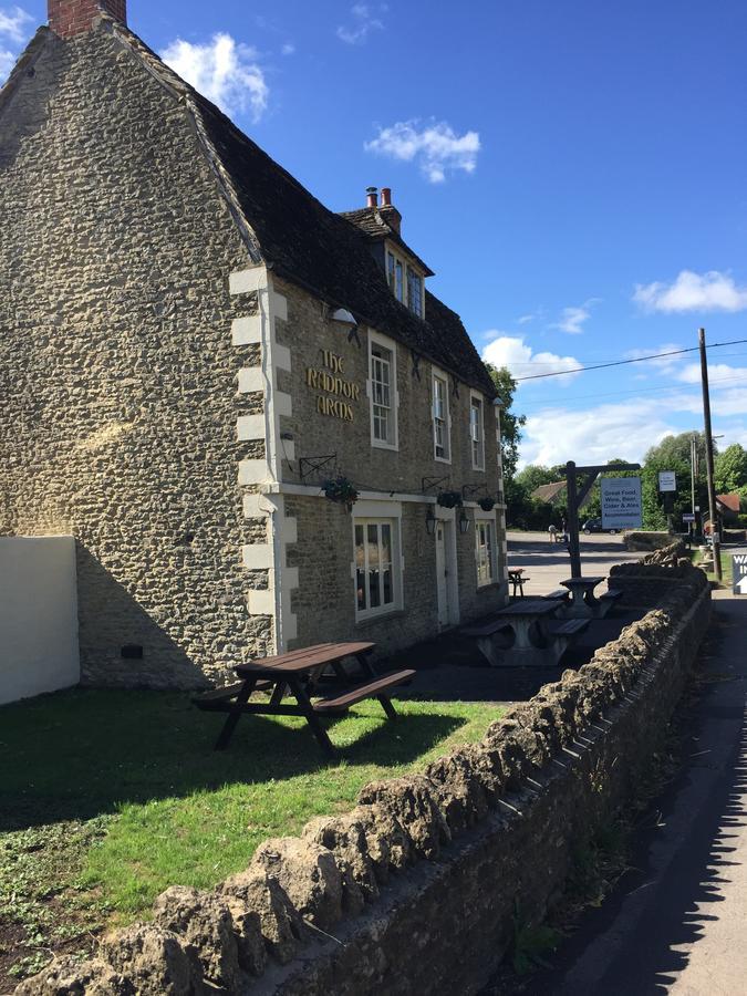 The Radnor Arms Hotel Malmesbury Ngoại thất bức ảnh
